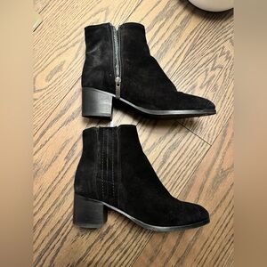 Aquatalia Naiya black suede booties